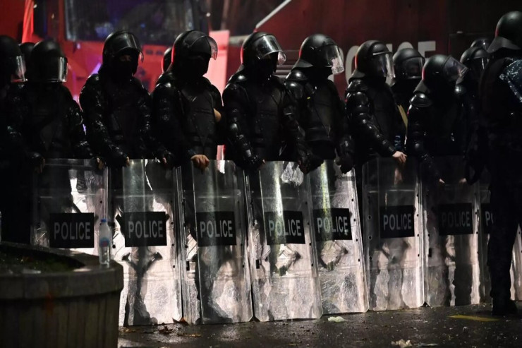Tbilisidə polis etirazçıları parlamentin qarşısından uzaqlaşdırdı 