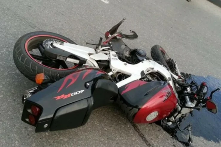 Bakıda maşın motosikletçini vurub xəstəxanalıq etdi 