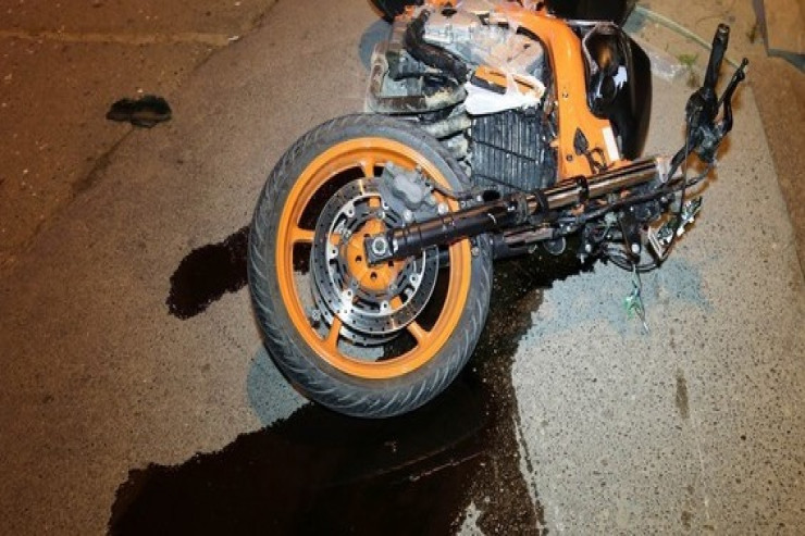 Bakıda motosikletçi ağır qəza  törətdi