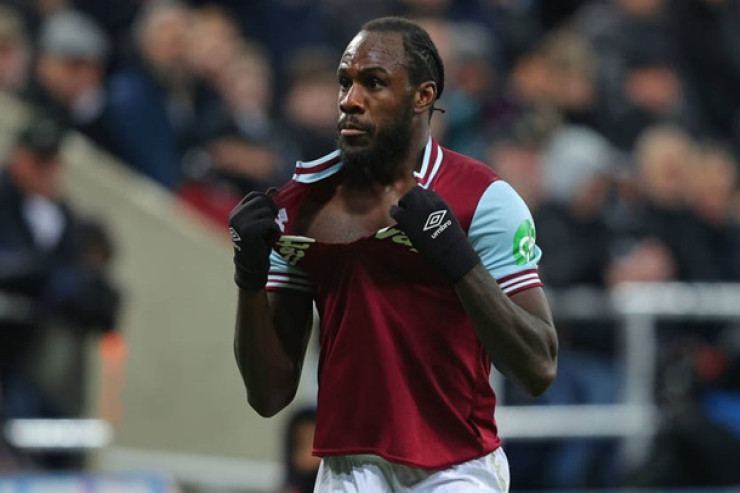 Hücumçu bədbəxt hadisə nəticəsində ayağını sındırdı 