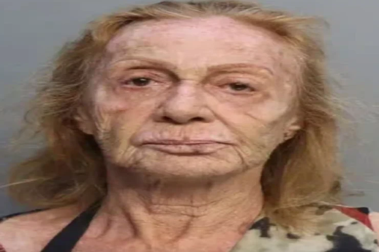 Qadın 60 il əvvəlki açıqcaya görə  ərini döydü 