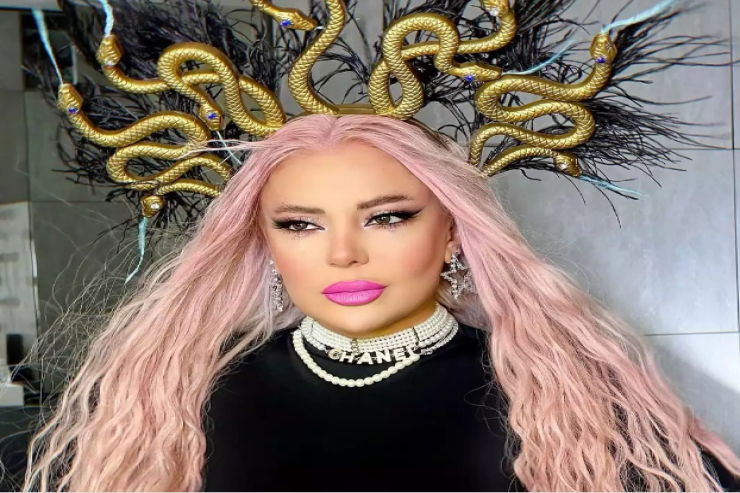 Səidə Sultan ilan saçlı  qadın obrazında