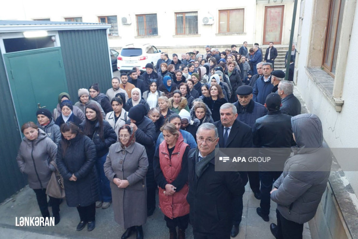 Azərbaycanda Prezident seçkiləri: Seçki məntəqələrində seçici aktivliyi müşahidə olunur - FOTOLENT 