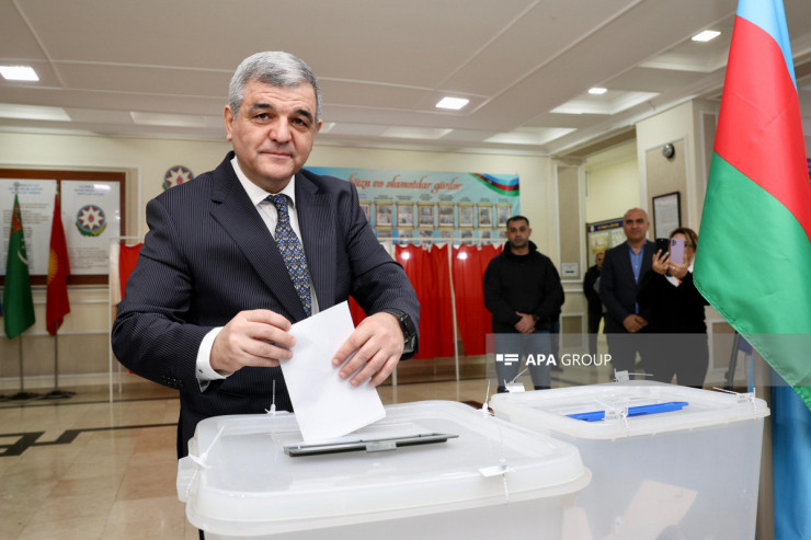 Prezidentliyə namizəd Fazil Mustafa səs verib -FOTO 