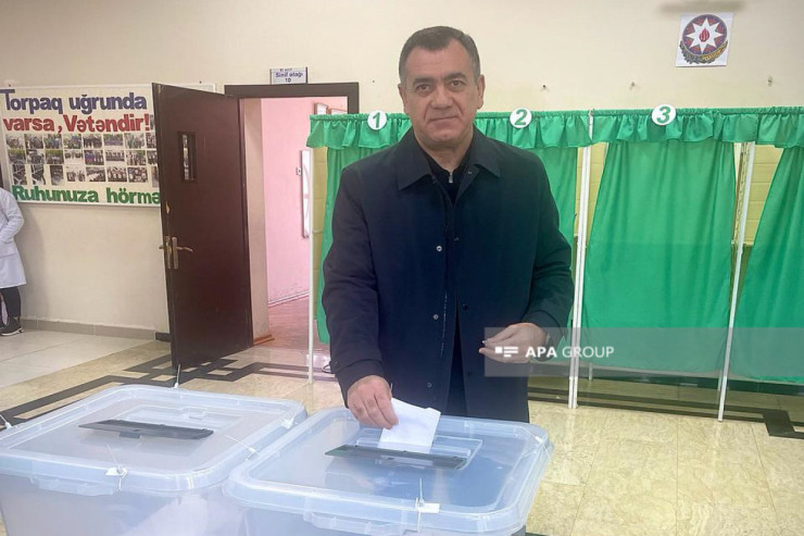 Prezidentliyə namizəd Qüdrət Həsənquliyev  səs verib