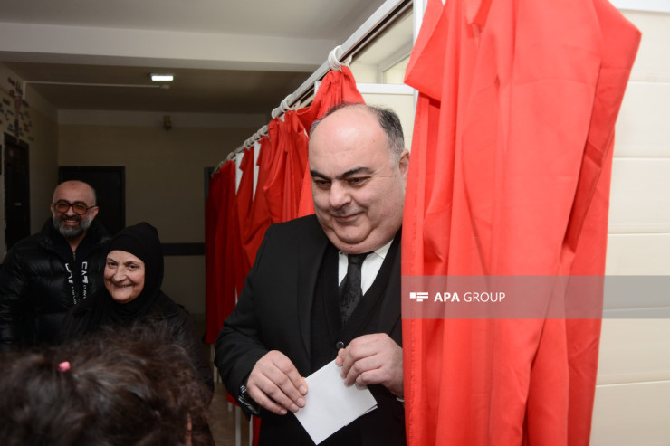 Prezidentliyə namizəd Fuad Əliyev  səs verib