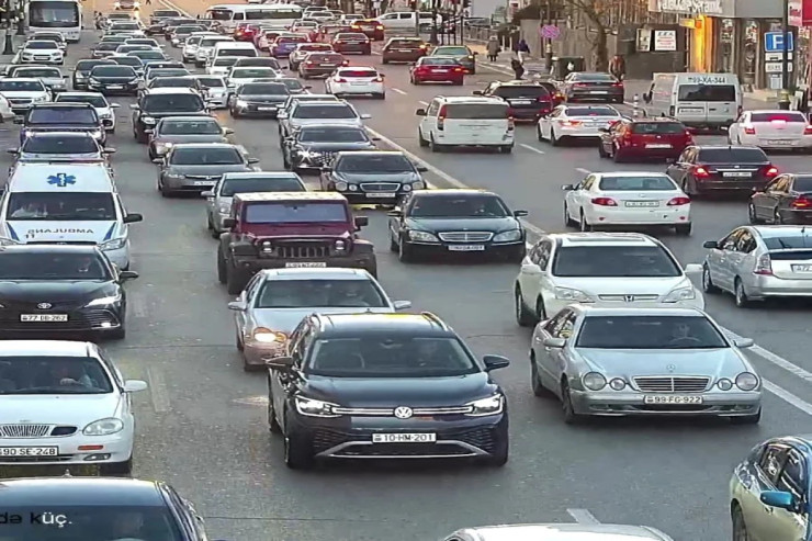 Bakıda sıxlıq olan yollar - SİYAHI 