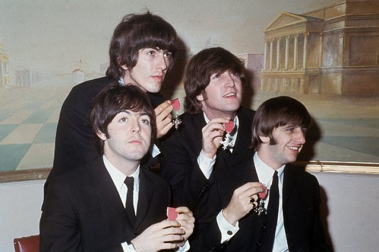 "The Beatles"ın imzası yüz minə satıldı