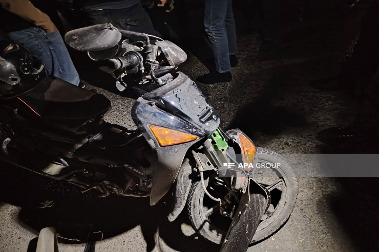 Bakıda piyada mopedə çırpıldı, xəsarət alanlar var - FOTO 