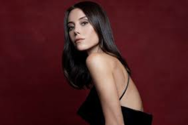 “Tək qalmamaq üçün  yanlış münasibətlər   qurmuram”- Cansu Dere