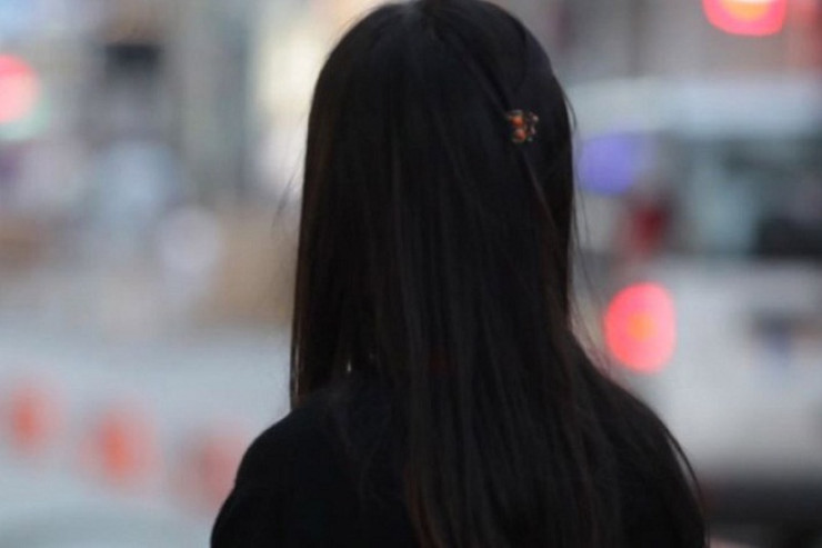 Bakıda ana  16 yaşlı   qızını  EVDƏN QOVDU 