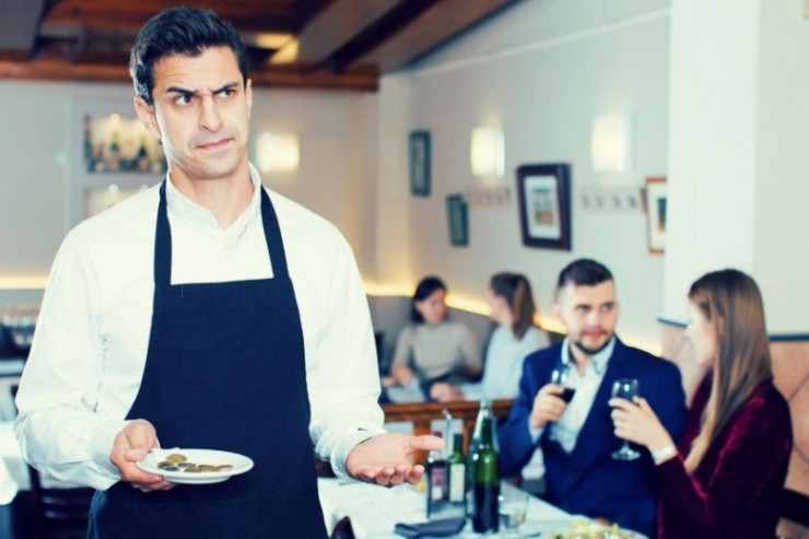 Bu ölkələrdə  ofisianta bəxşiş   verilmir - Problem yarada bilər