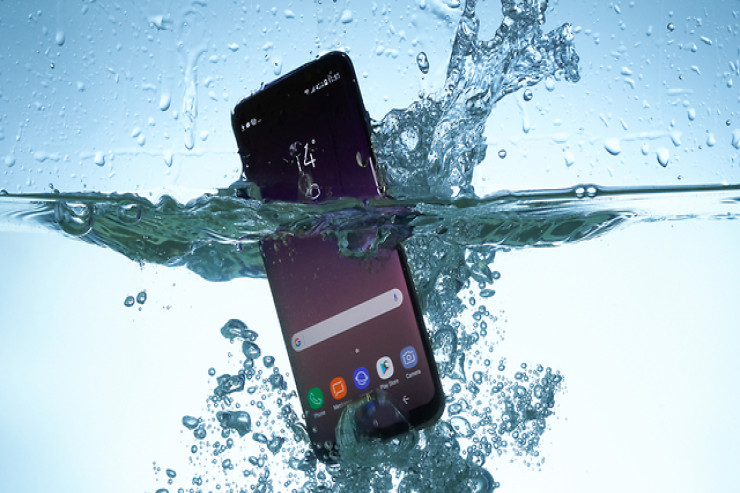  Suya düşən telefon   belə xilas edilə bilər