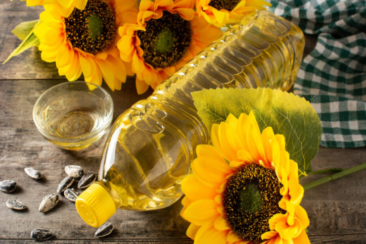  Günəbaxan yağını   harda saxlamaq lazımdır? - Soyuducuda  olmaz