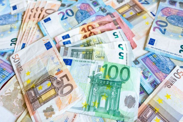 24 uşağı var, ayda 1.5 milyon avro  pul alır