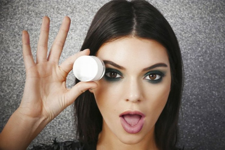 Makiyaj tətbiqində edilən səhvlər <span class="red_color" 3 SƏHV   – Yaşlı göstərir