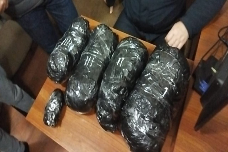 Qəbələdə iranlının narkotiklərini satan dostlar tutuldu 