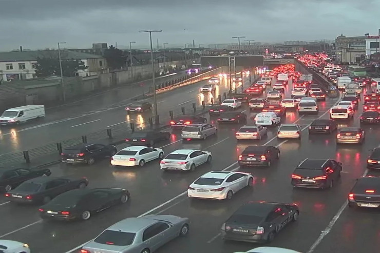 Bakıda sıxlıq olan yollar - SİYAHI 