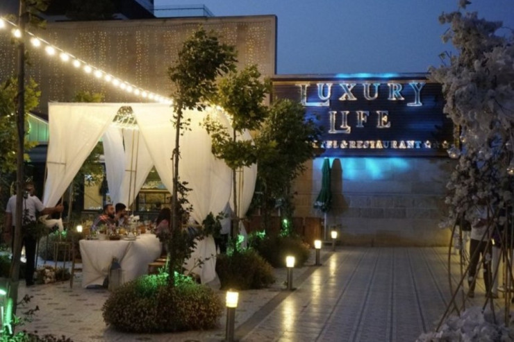 Bakının mərkəzindəki oteldə QANUNSUZLUQ   - VİDEO 