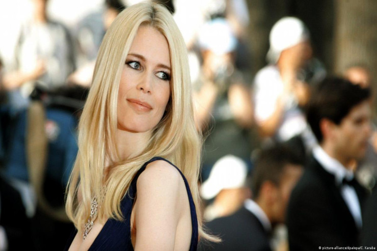 Klaudiya Şifer premyeraya belində  görün nə gətirdi 