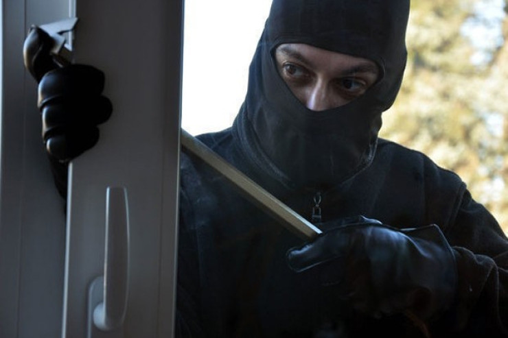 Bakıda evdən OĞURLUQ: 4740 manatlıq mebel... 