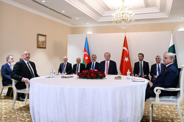 Astanada Azərbaycan, Türkiyə və Pakistan liderləri arasında üçtərəfli görüş keçirilib