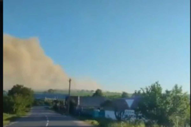 Ukrayna Rusiyada silah anbarına zərbə endirib, əhali evakuasiya olunur -VİDEO 