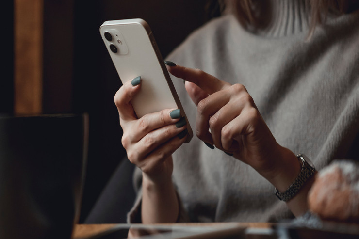 Sağlamlıq üçün  təhlükəlidir:  Telefondan belə istifadə etməyin