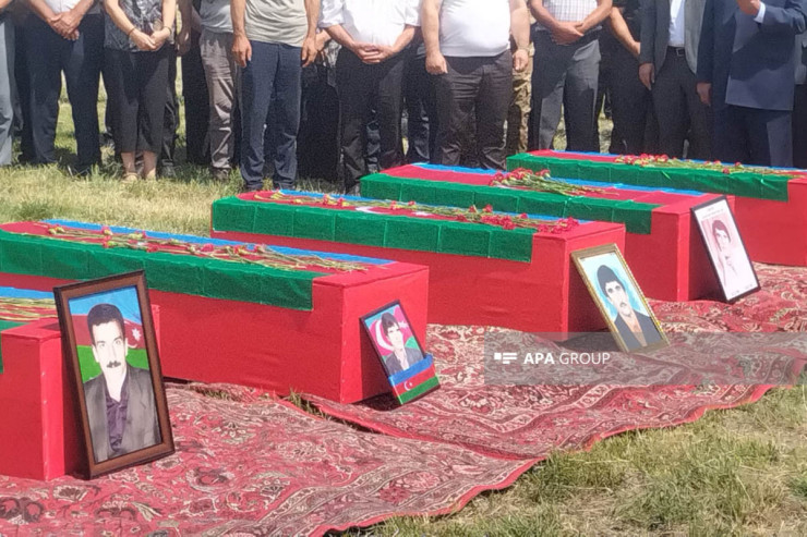 32 il əvvəl şəhid olan beş döyüşçü Xocalıda dəfn edildi 