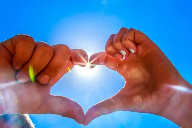 Sizi xoşbəxt edəcək sevgini  tapdığınızı göstərən 5 ƏLAMƏT