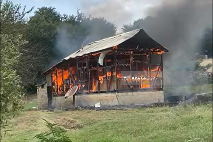 Cəlilabadda ev belə kül oldu-FOTO 