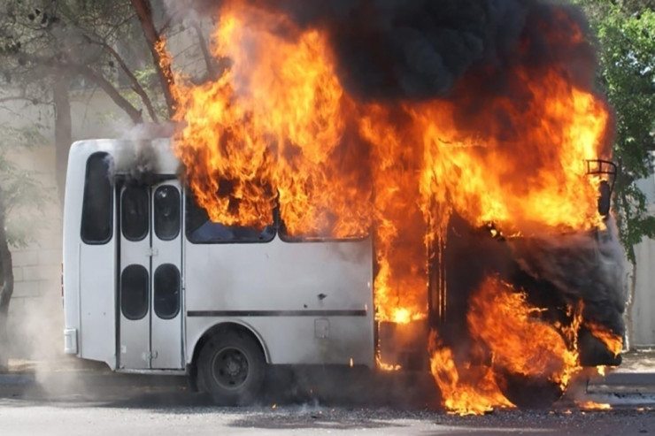Bakıda avtobus  yandı 