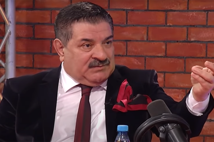 Ağadadaş Ağayev kimdir?  – Balta ilə gündəmə gələn Xalq artisti