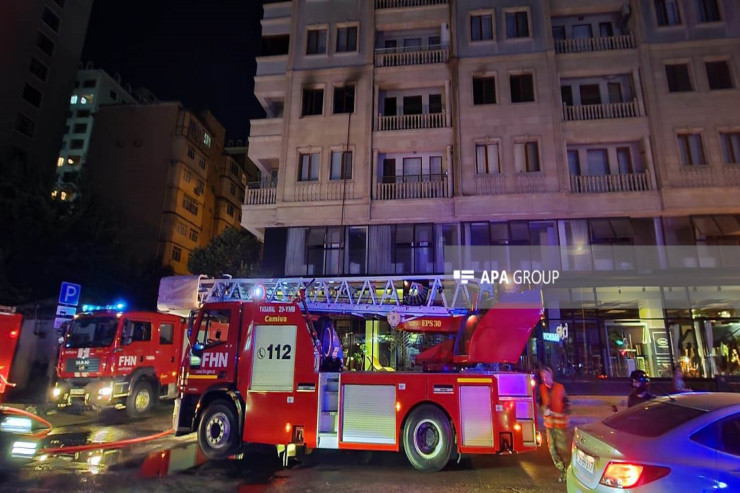 Bakıda hündürmərtəbəli binada  YANĞIN