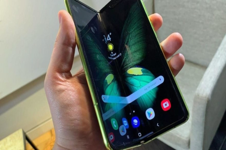 "Samsung" dünyanın ən nazik qatlana bilən  smartfonunu hazırlayır