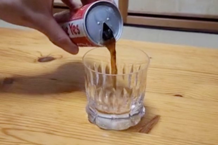 40 il əvvəl  istehsal olunan "Coca-Cola"nı içdi