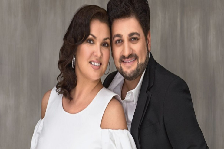 Azərbaycanlı ərindən boşanan müğənni çılpaq görüntüləndi 