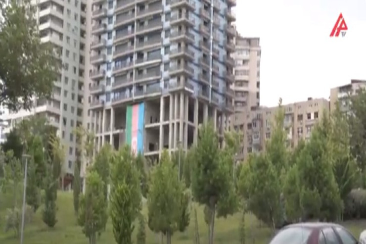 Bakıda dövlət rəmzinə hörmətsizlik: “Sabah bayrağı söküb, qoyacam yerə” - VİDEO 