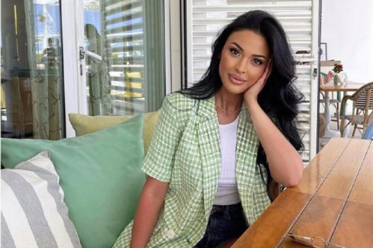 Modeli döyən biznesmendən 220 min manat  tələb edilir