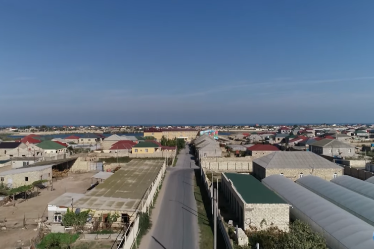 Bakıda azyaşlı dəstəsi PEYDA OLDU:  qanlı kağızlara təhdid yazıb həyətlərə atdılar 