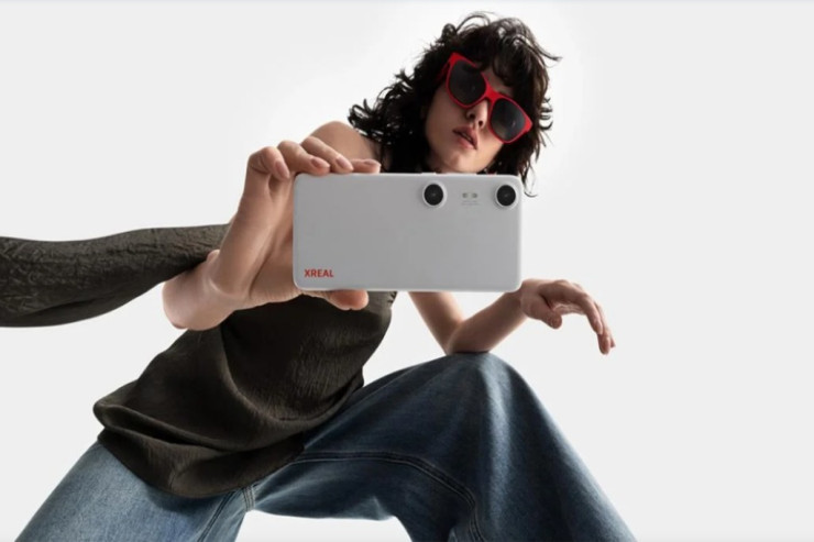 Qeyri-adi smartfon  buraxıldı, zəng etmək olmur : Nə üçündür? -  VİDEO 