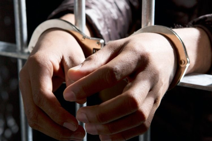 Həkimi və övladlarını öldürən  polis həbs edildi