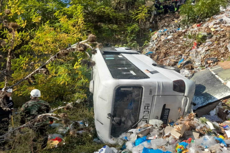 Azərbaycanda turistləri daşıyan avtobus aşdı, ölənlər var 