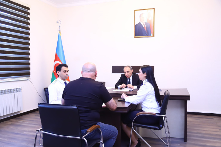 Baş prokuror Ağsu rayonunda vətəndaşları qəbul edib