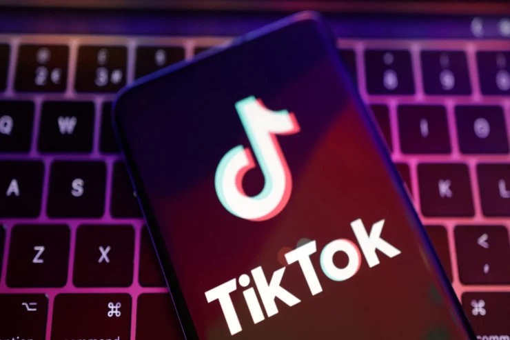 Əxlaqsız paylaşımlar edən TİKTOKER  həbs edildi
