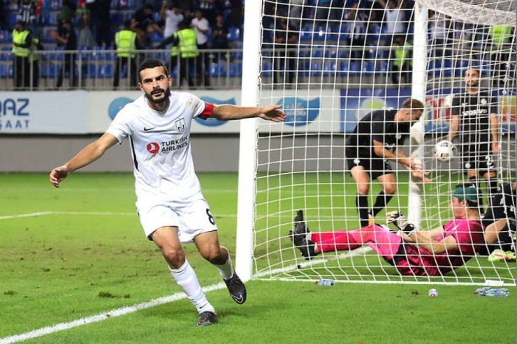 Emin Mahmudov qolların sayında  Qurban Qurbanova çatdı