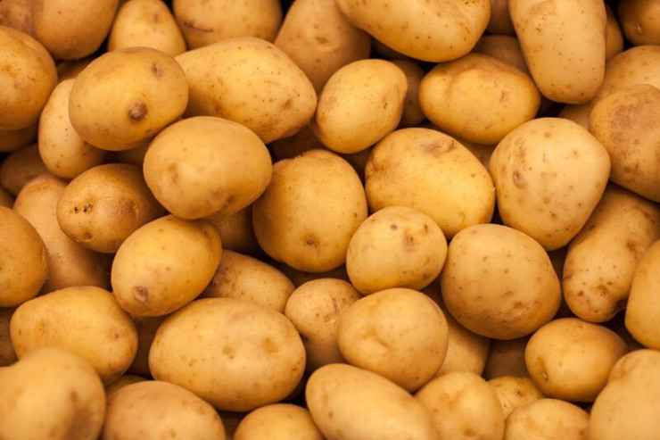 Ev quşlarını və 700 kilo kartofu  oğurladı