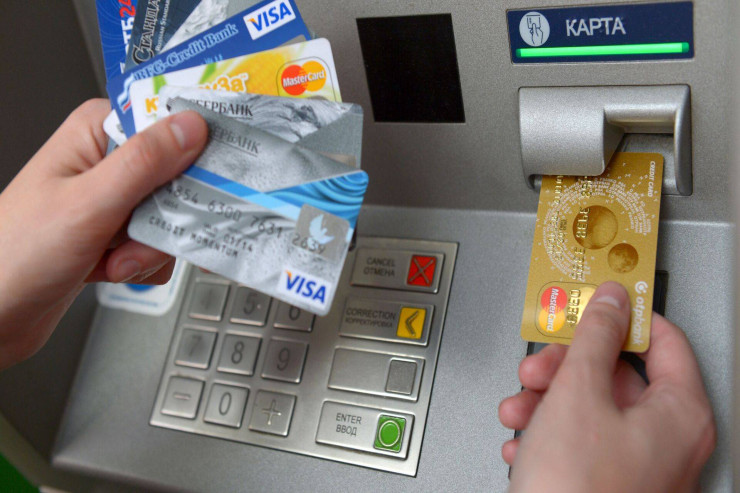 Bank kartını oğurlayıb pulları çıxartdı