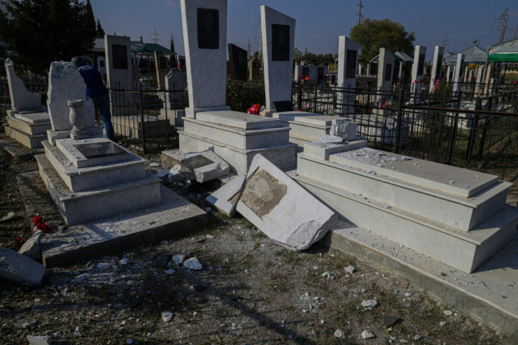 Azərbaycanda qəbiristanlıqda VANDALİZM:  baş daşlarını yerlə bir etdilər 
