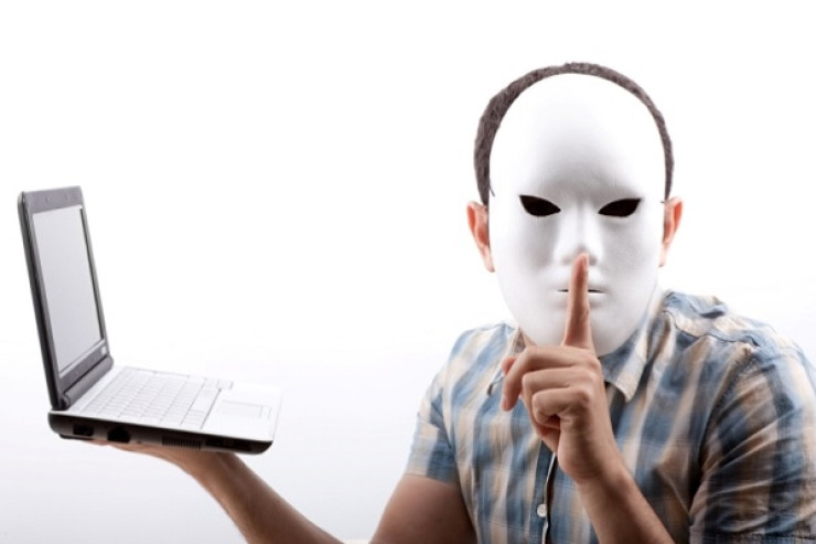 Sosial şəbəkədəki saxta profil  məsuliyyət yaradırmı? - CAVAB 
